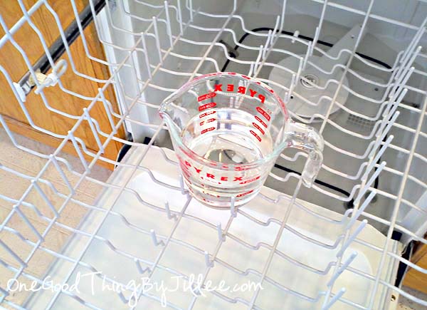 13 Home Cleaning Tips Using Normal Household Ingredients - Use vinegar and baking soda to clean your dishwasher and remove odors.