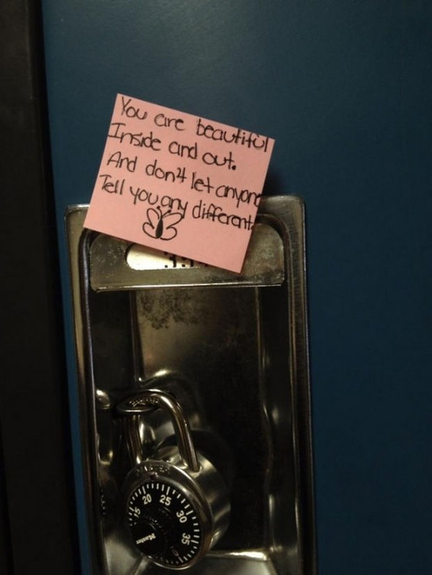 16 Heartwarming Pictures That Will Warm Your Heart - Someone left this inspiring note on hundreds of lockers.