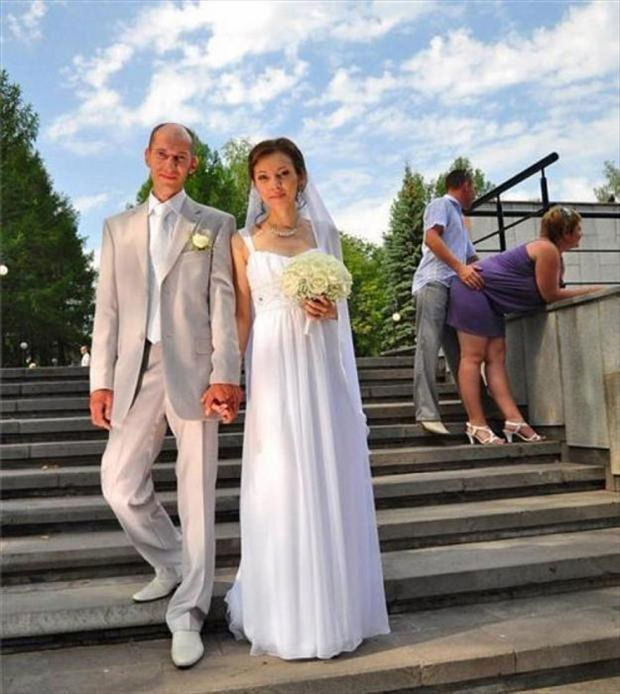 Love in the air - 30 Wedding Photobombs Will Have You Screaming ‘I Do!’ with Laughter