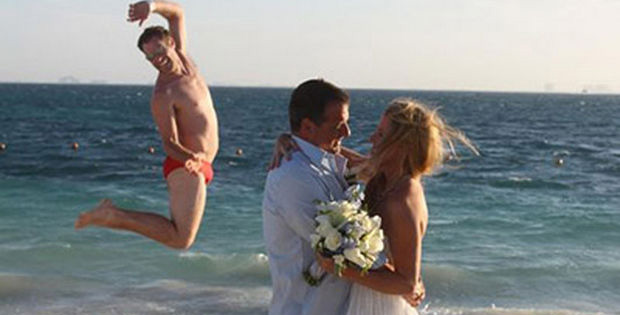 30 Wedding Photobombs Will Have You Screaming ‘I Do!’ with Laughter