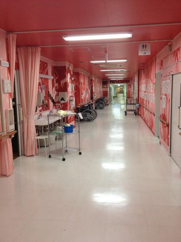 Hospital in Japan - Gigantic red murals as far as the eye could see.