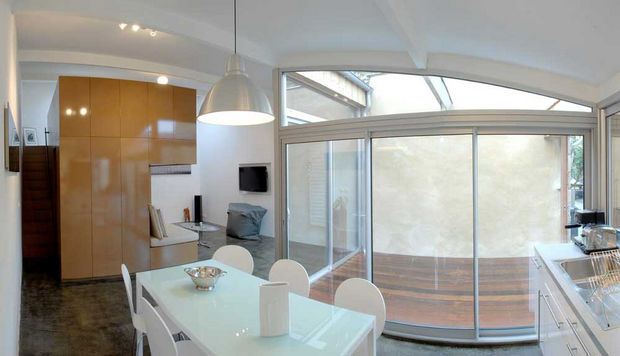 The incredible amount of living space in this garage converted into an apartment is all thanks to the excellent design of the area and its furniture.