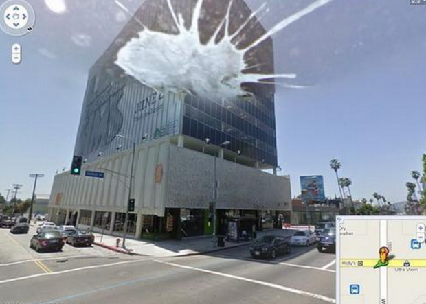 14 funny Google Street View images - That is not a dirty building. Bird poop landed on the camera lens!