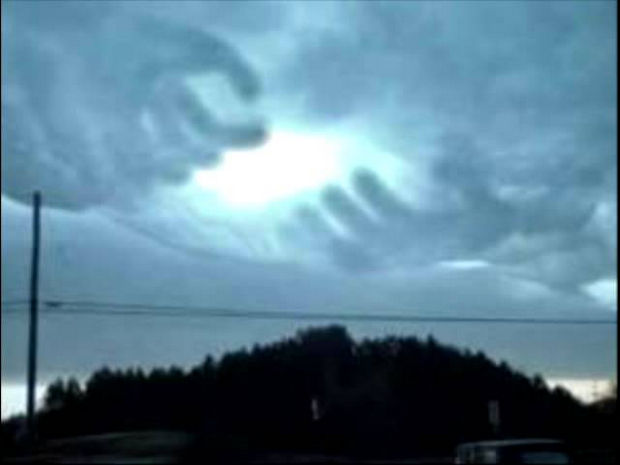 12 Types of Clouds That Are Awesome - Hands of God - Cloud formations that look like objects.