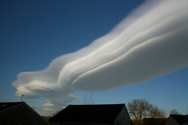 12 Types of Clouds That Are Awesome - Image 4 - Lenticular Clouds.