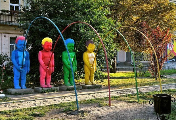20 Creepy Playgrounds - A rainbow of urinating boys.