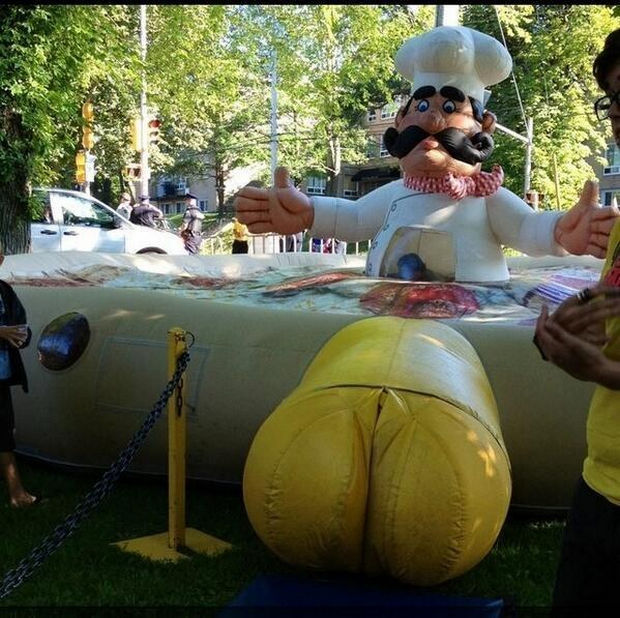 20 Creepy Playgrounds - This chef has an entrance I wouldn't touch with a 10-foot pole.