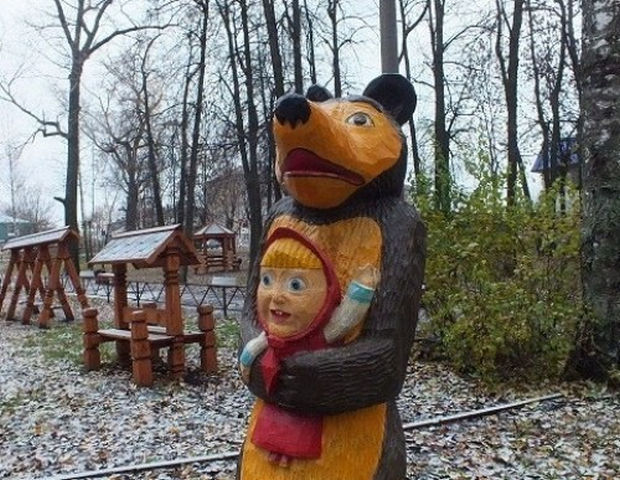 20 Creepy Playgrounds - The bear has captured Goldilocks.