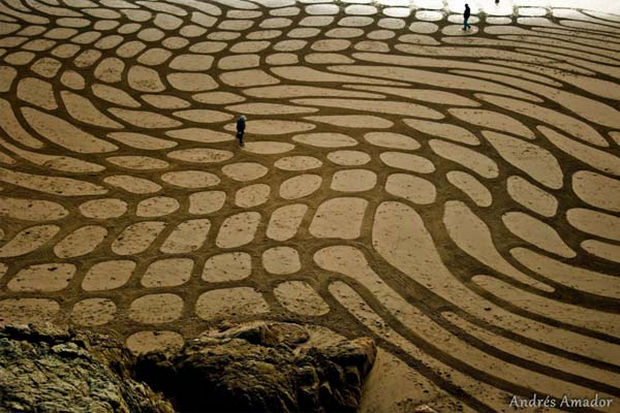 Andre Amador Creates Sand Drawings - By using wet sand available at low tide, he creates patterns with different shades of sand colors.