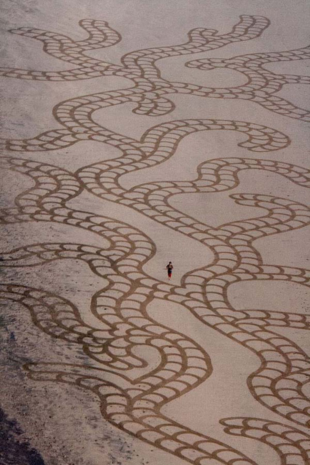 Andre Amador Creates Sand Drawings - Here are more of Amador's creations...