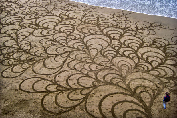Andre Amador Creates Sand Drawings - Here are more of Amador's creations...