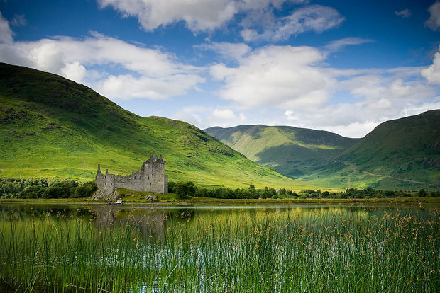 14 Fall Foliage Landscapes - Kilchurn Castle, Scotland.