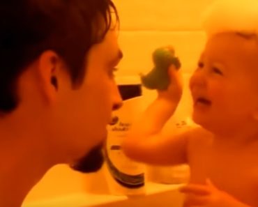 These Fathers Were Caught Off Guard during Their Baby’s Bath Time