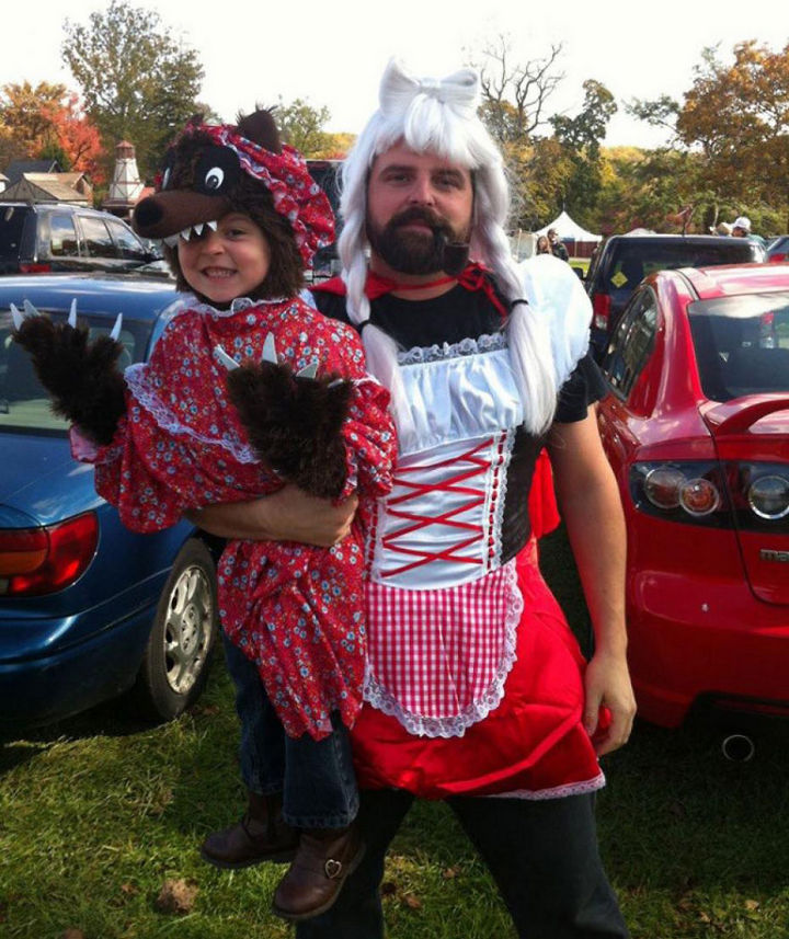 16 Super Dads Are Heroes to Their Kids - His daughter wanted to be the wolf for Halloween.