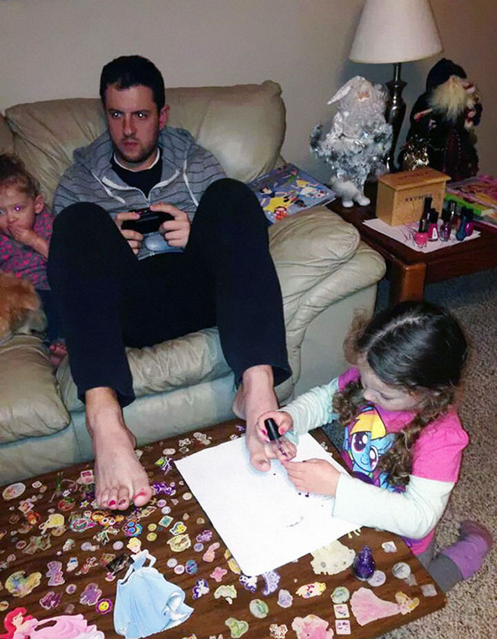 16 Super Dads Are Heroes to Their Kids - This dad loves getting his toenails done and his daughter loves it too.