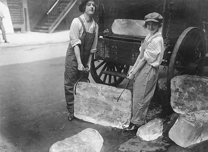 21 Historical Photos - Young women delivering ice, 1918.