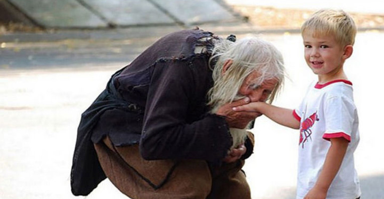 This 100-Year-Old Man Is Homeless and What He Does with the Money He Collects Will Floor You