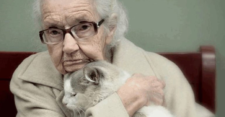 This 102-Year-Old Woman Recently Lost Her Cat. What Happened Shortly Afterwards Will Warm Your Heart.