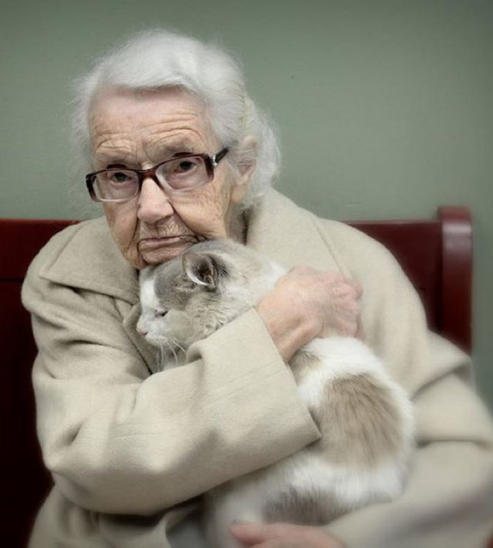 102-Year-Old Woman and Shelter Cat Instantly Become Friends.