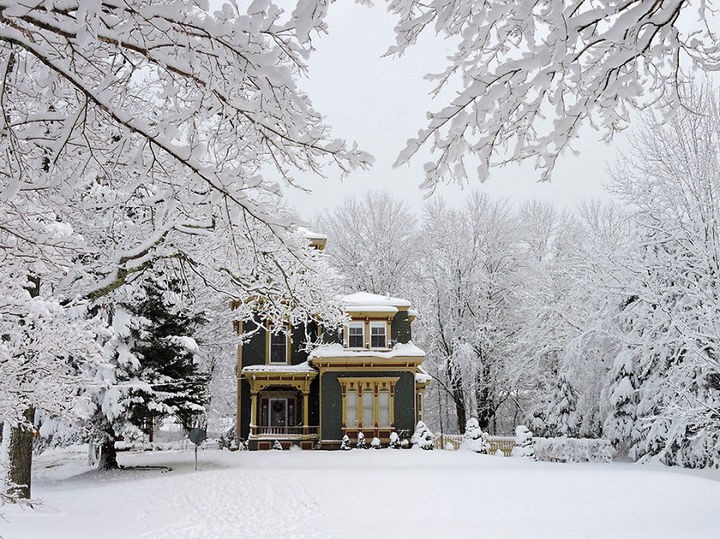 22 Cozy Houses in a Winter Paradise - A charming old painted lady.