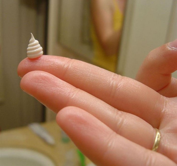 19 Photos Perfectionists Will Love - A perfect dab of moisturizer.