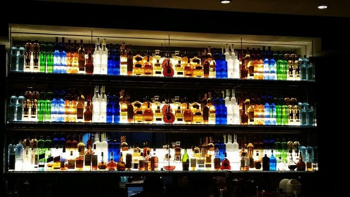 19 Photos Perfectionists Will Love - This bar has the perfect mix of drinks in order.