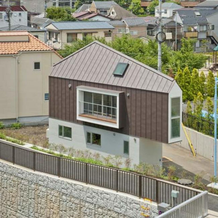 Small House Design in Japan - Kota Mizuishi built this home on a triangular plot of land.