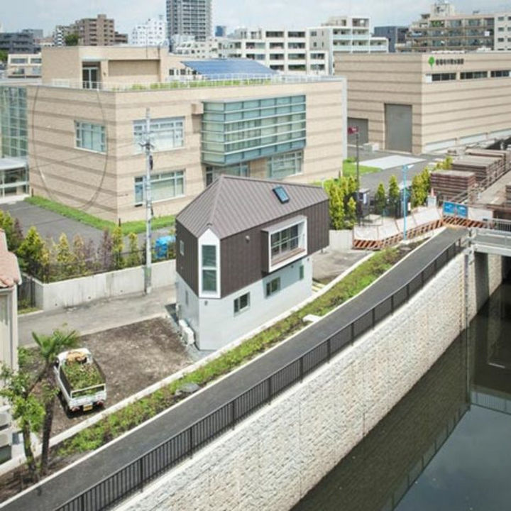 Small House Design in Japan - From a bird's eye view, you never would imagine how much room this home provides.