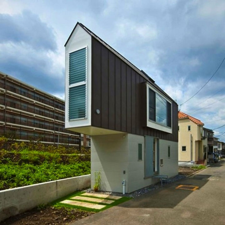 Small House Design in Japan - From the outside, it appears like a very narrow house.