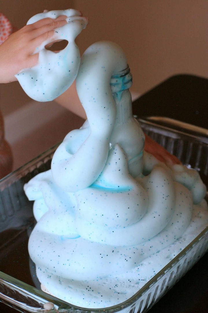 Play with gooey polka-dot slime that can stretch over 9 feet!