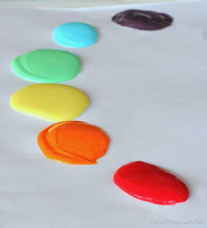 This fingerpaint is not only fun for kids and toddlers, but it's also scented and edible!