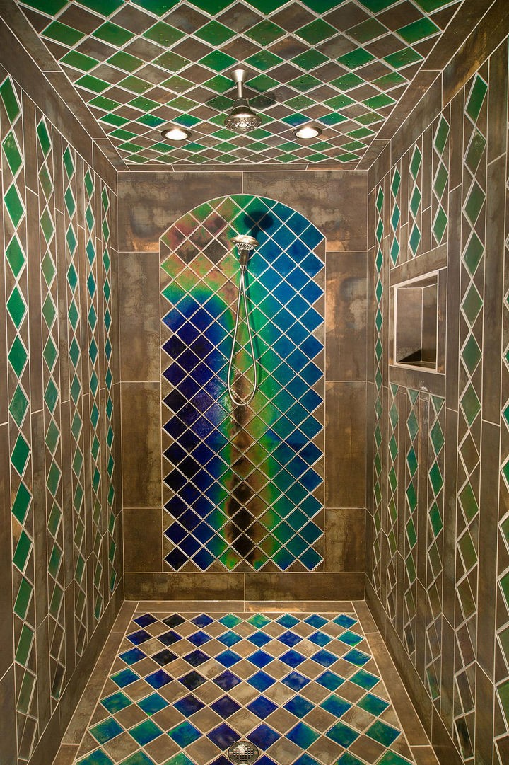 13 Beautiful Showers - Shower with heat sensitive tiles.
