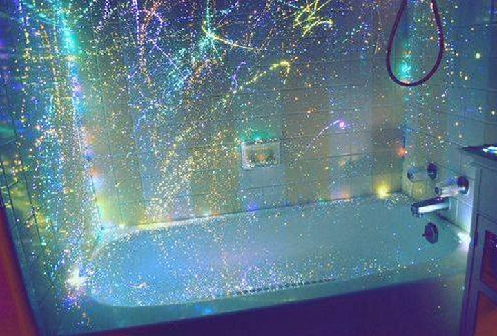 13 Beautiful Showers - Photo-luminescent shower.