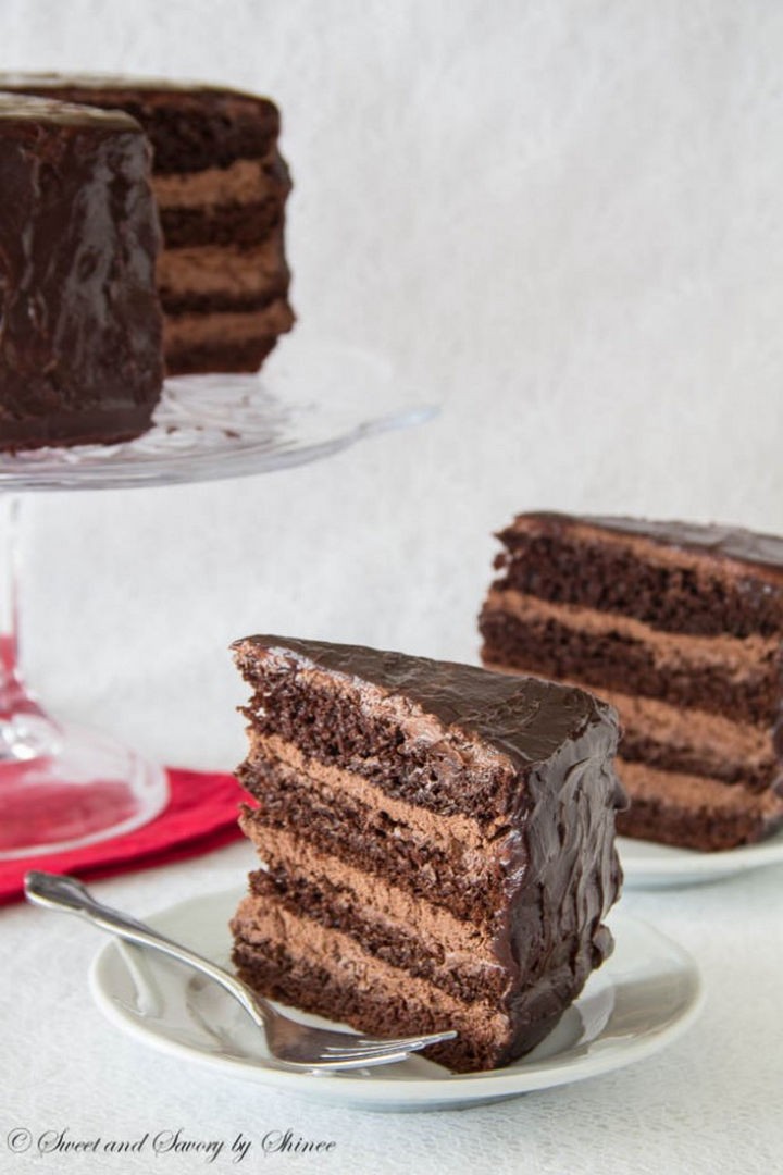 19 Chocolate Cake Recipes That Are Better Than Any Boyfriend - Supreme chocolate cake with chocolate mousse filling.