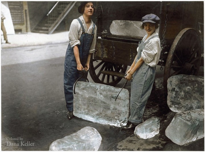 58 Colorized Photos from the Past - Young women delivering ice in 1918.
