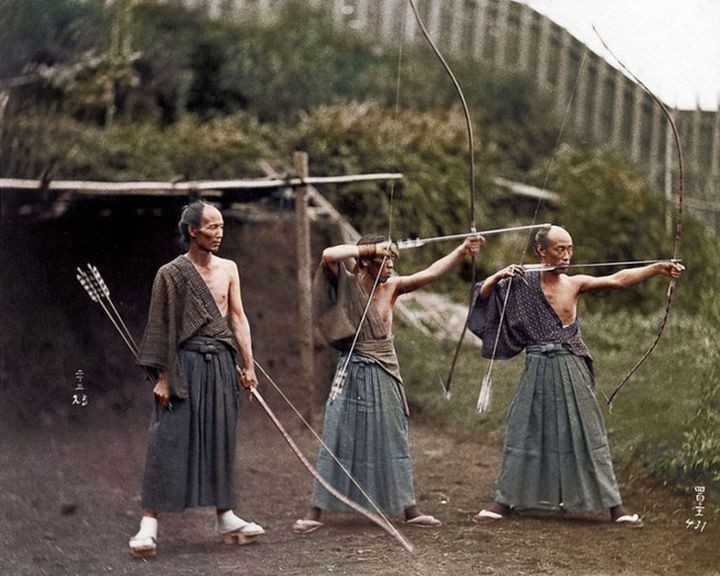 58 Colorized Photos from the Past - Samurai Training, 1860.