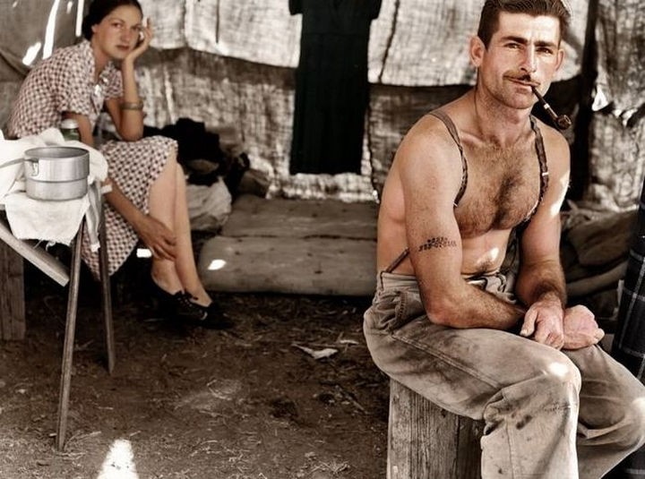 58 Colorized Photos from the Past - Unemployed lumber worker and his wife, 1939.