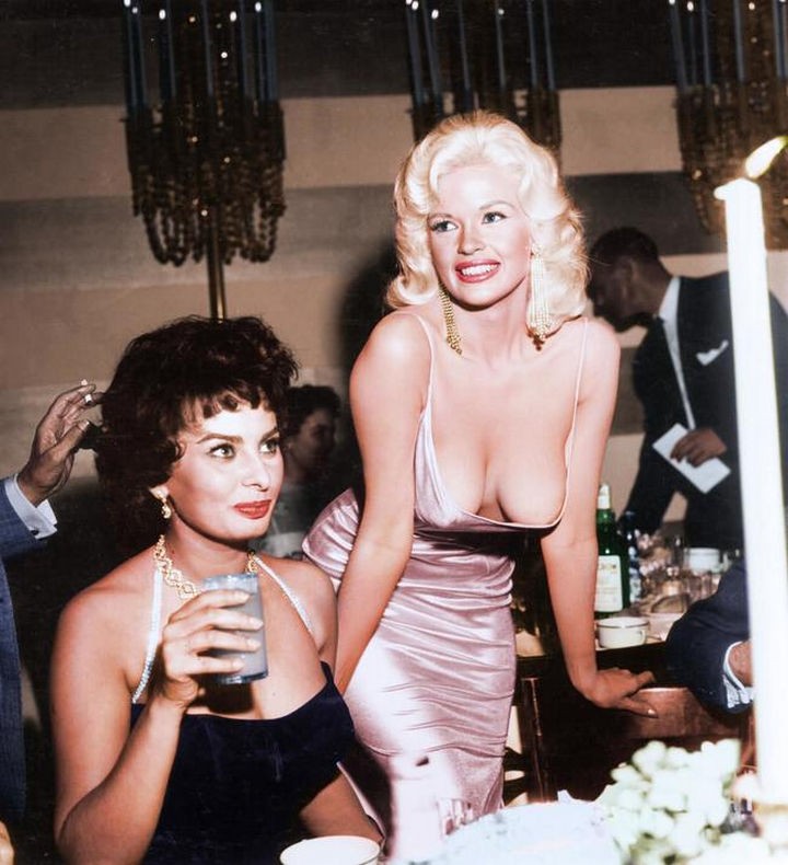 58 Colorized Photos from the Past - Sophia Loren and Jayne Mansfield.