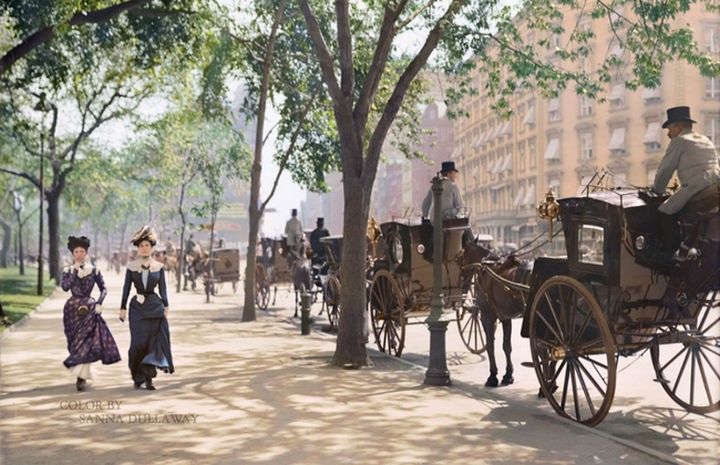 58 Colorized Photos from the Past - Cabs waiting in Madison Square Park, New York in 1900.