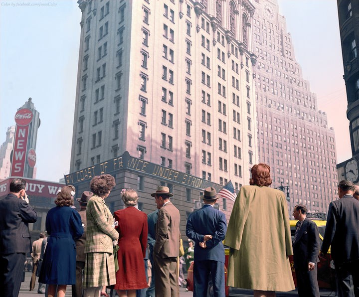 58 Colorized Photos from the Past - Times Square, D-Day, 1944.