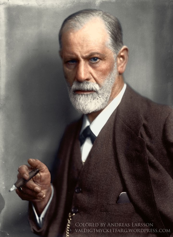 58 Colorized Photos from the Past - Sigmund Freud in 1921.
