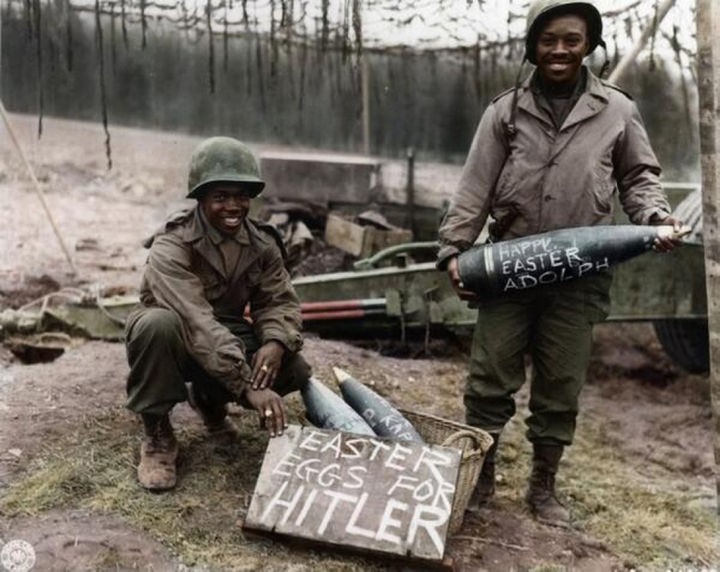 58 Colorized Photos from the Past - World War 2 soldiers on Easter.