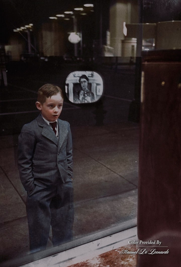 58 Colorized Photos from the Past - A young boy seeing a television for the first time.