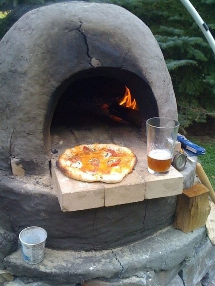 34 DIY Backyard Ideas for the Summer - Make awesome homemade pizza in your own outdoor pizza oven.