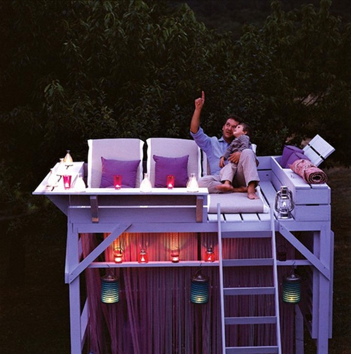 34 DIY Backyard Ideas for the Summer - Install a bunk bed in the backyard and turn it into a stargazing treehouse.