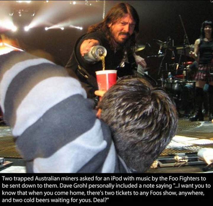 17 Celebrities Doing Random Acts of Kindness - Dave Grohl.