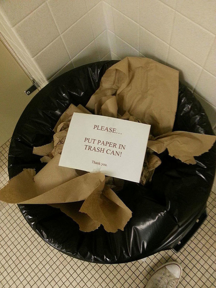 75 Incredibly Funny Pictures - "Please...Put paper in trash can! Thank you."