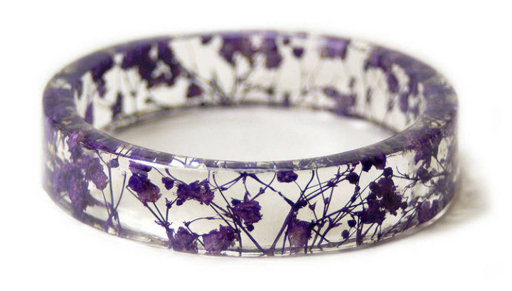Here are more examples of unique resin jewelry that can only be created with the beauty of nature and talented artists.