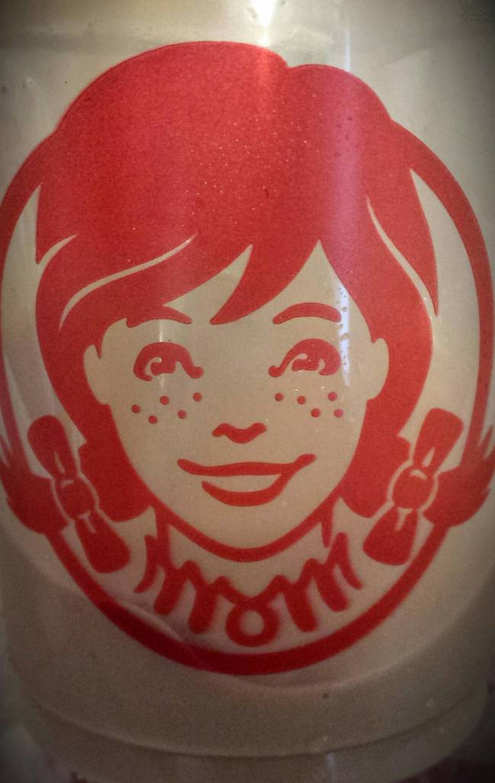 25 Things That Can't Be Unseen - Wendy's collar spells out "Mom" in the classic Wendy's logo.