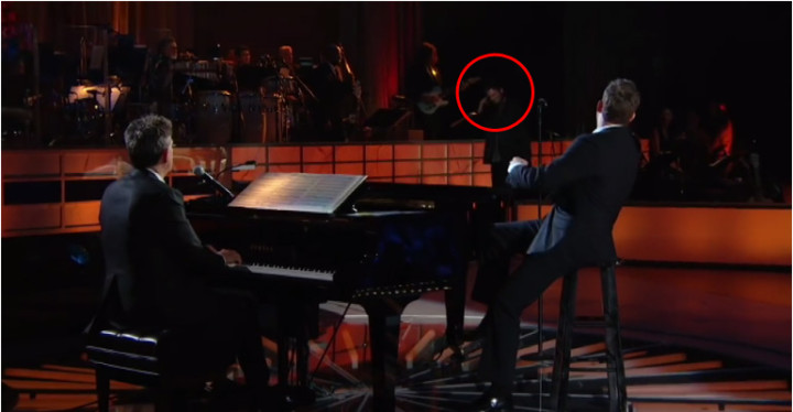 Michael Bublé and Blake Shelton Performing 'Home' Live.